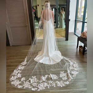 Amsale Noni Cathedral Veil